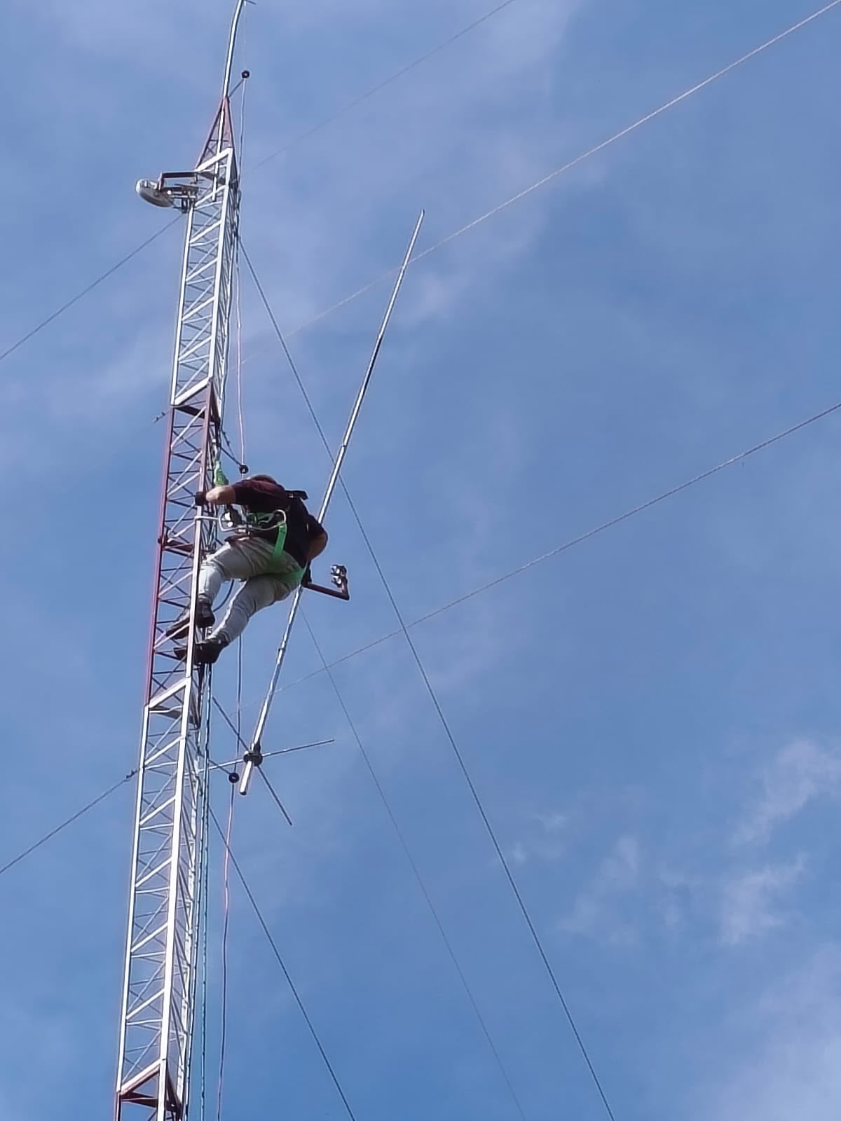 INSTALAÇÃO ANTENA TORRE
